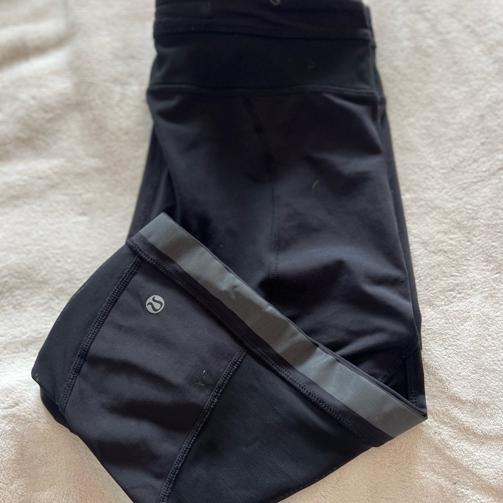 Size 8 mesh lululemon capris